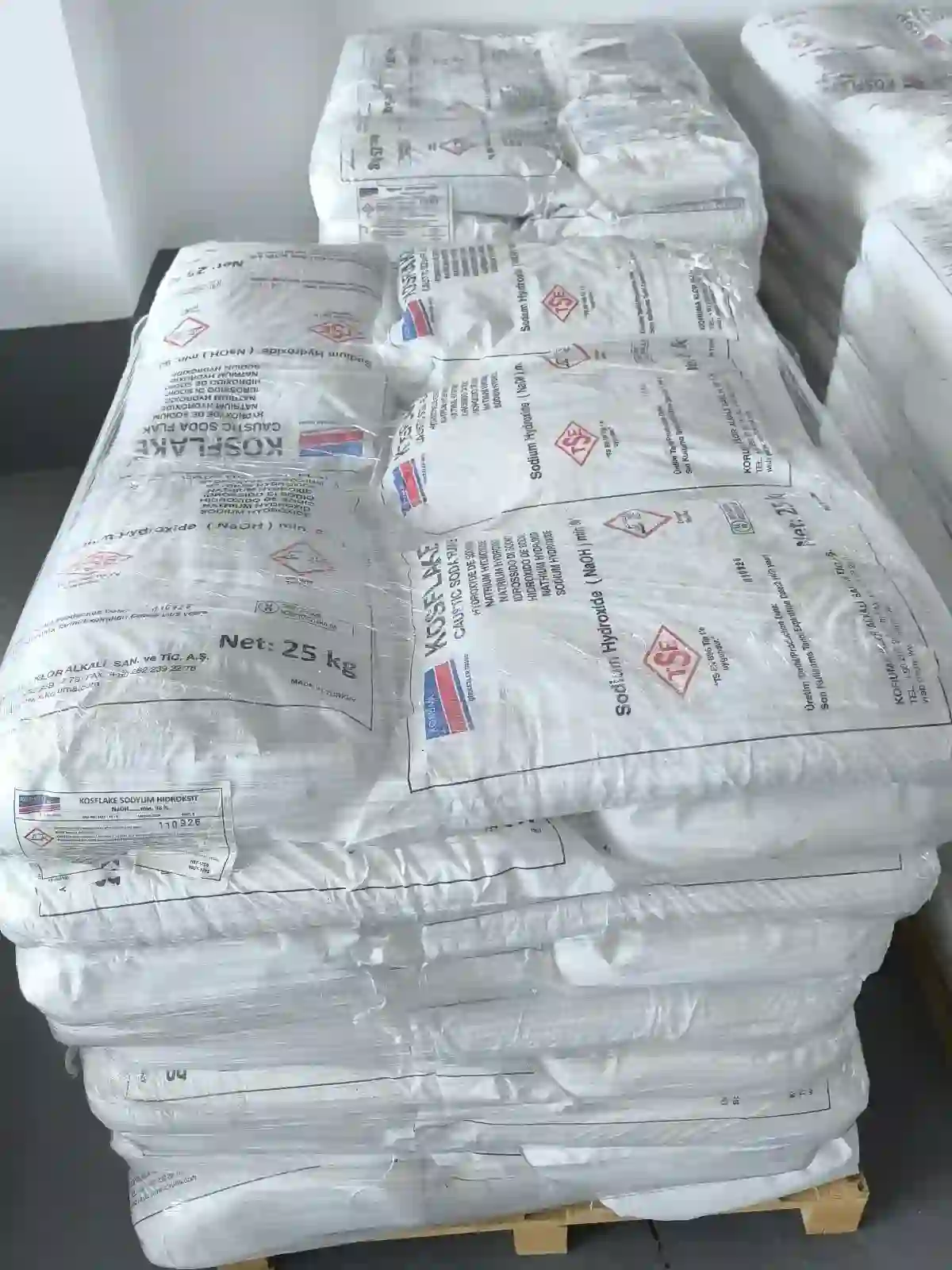 Koruma Payet Kostik Palet İstif Görünümü Koruma Payet Kostik 25 kg Torbaların Palet Üzerinde Toplu Sevkiyat Görünümü